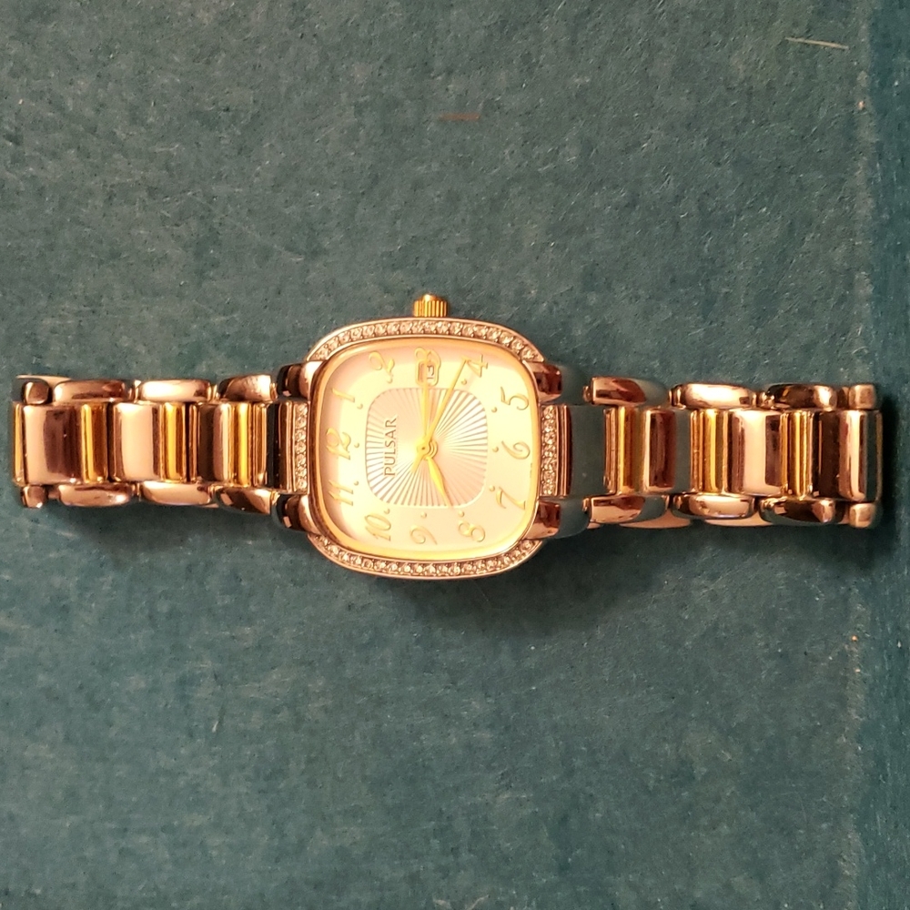 Pulsar two tone bracelet style wristwatch